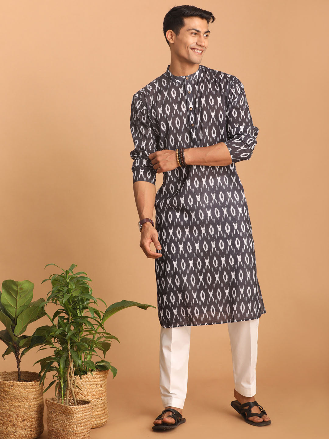 Sarvati Men's Black Ikkat Print Cotton Kurta With Pant set