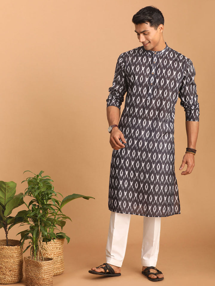 Sarvati Men's Black Ikkat Print Cotton Kurta With Pant set