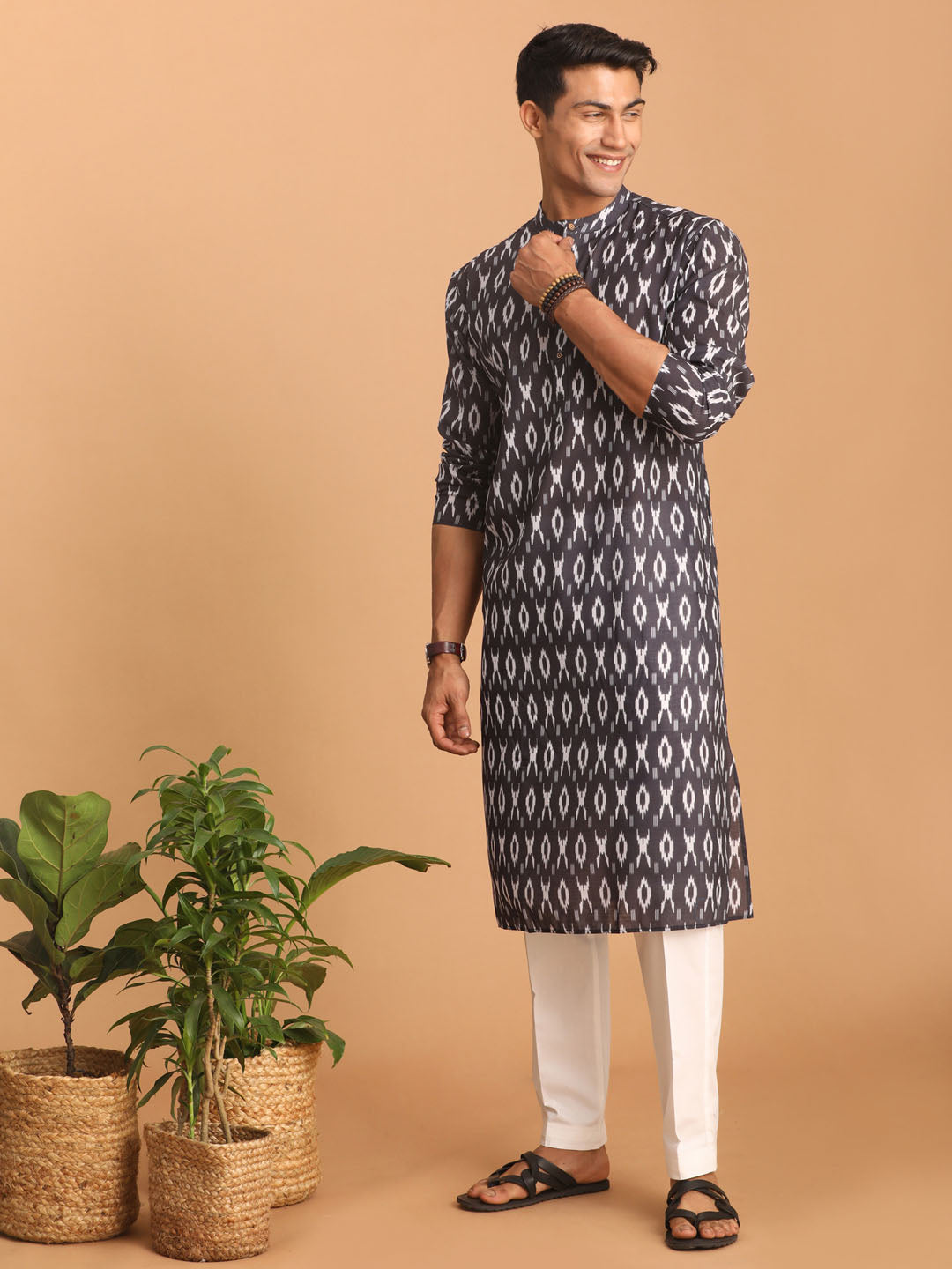 Sarvati Men's Black Ikkat Print Cotton Kurta With Pant set