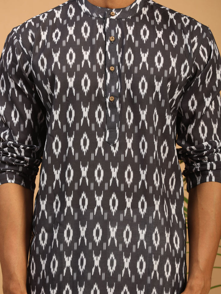 Sarvati Men's Black Ikkat Print Cotton Kurta With Pant set