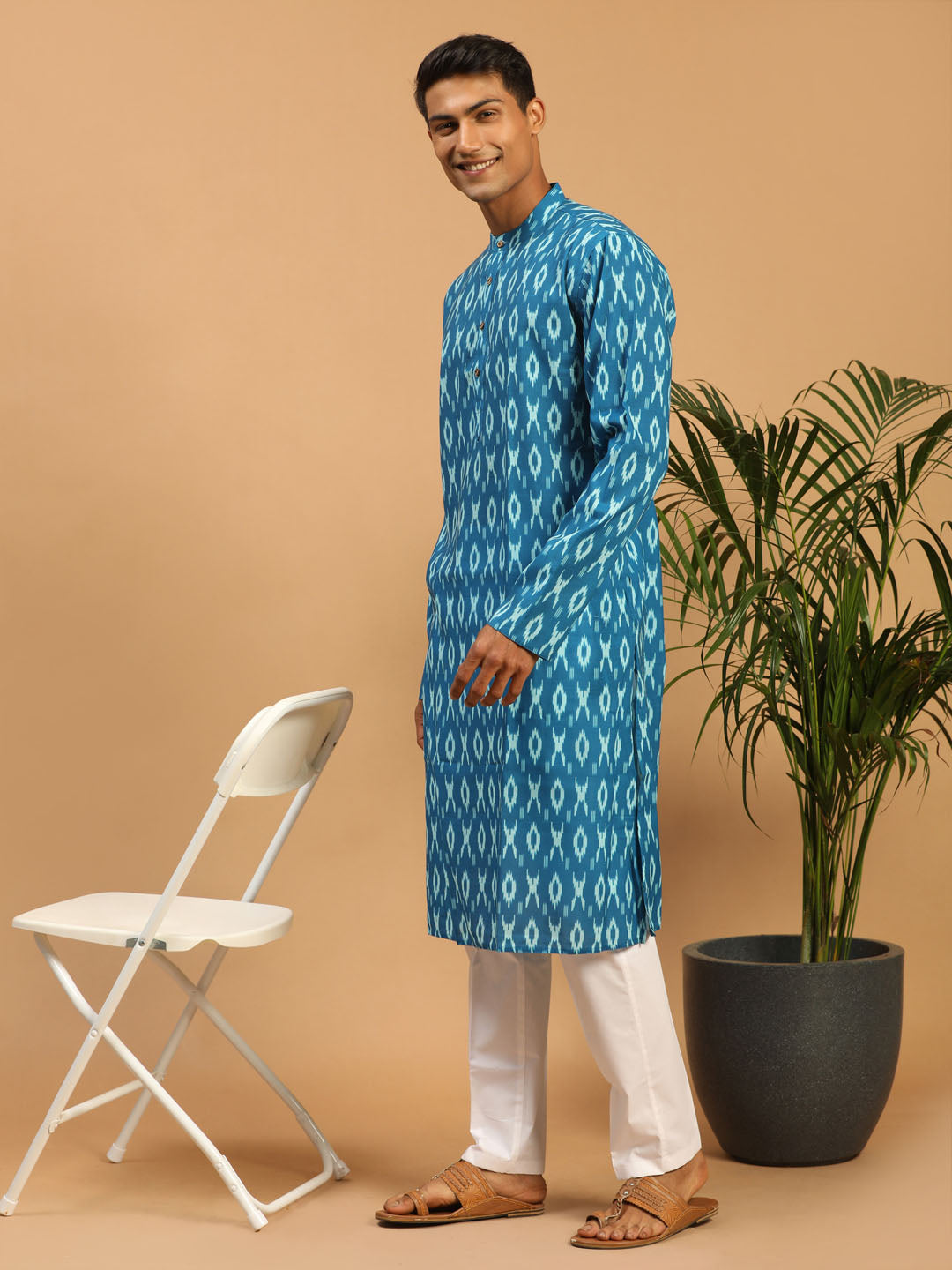 Sarvati Men's Turquoise Blue Ikkat Print Cotton Kurta With Pant set