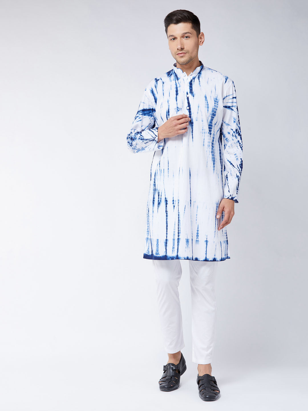 Sarvati Men's Blue And White Cotton Kurta Pyjama Set