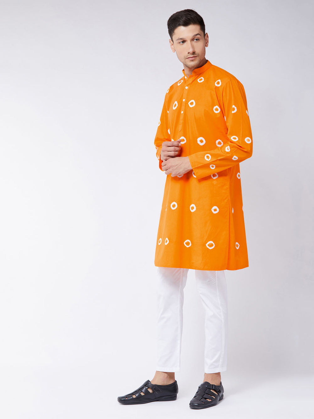 Sarvati Men's Orange And White Bandhni Print Cotton Kurta And Pant Style Cotton Pyjama Set