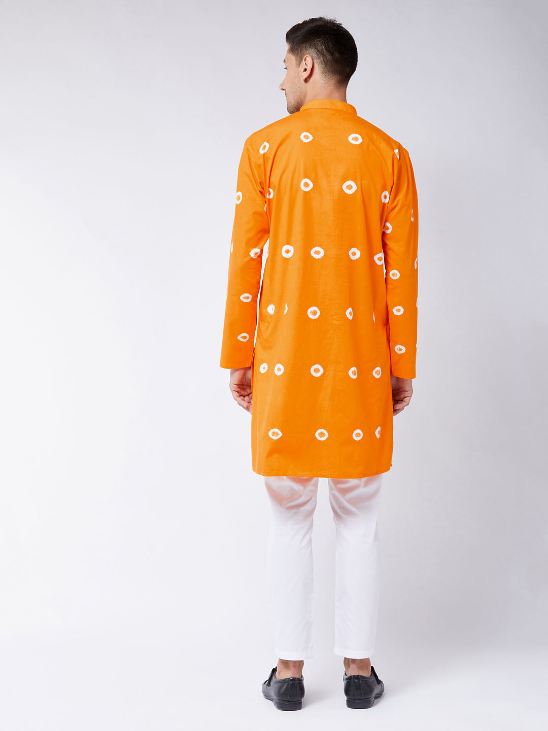 Sarvati Men's Orange And White Bandhni Print Cotton Kurta And Pant Style Cotton Pyjama Set