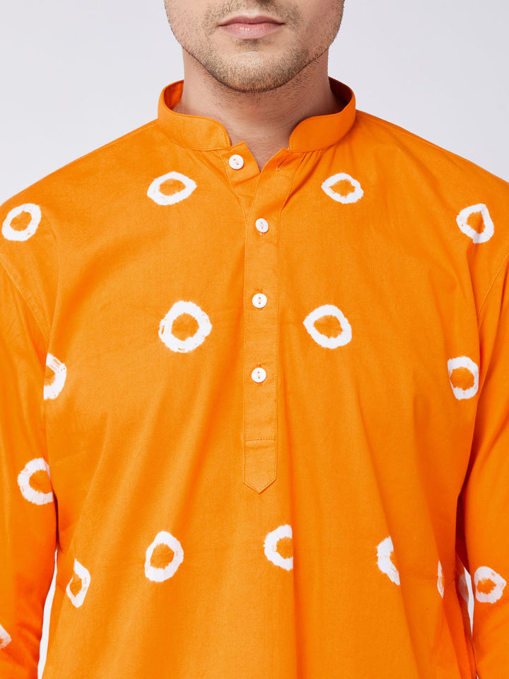 Sarvati Men's Orange And White Bandhni Print Cotton Kurta And Pant Style Cotton Pyjama Set