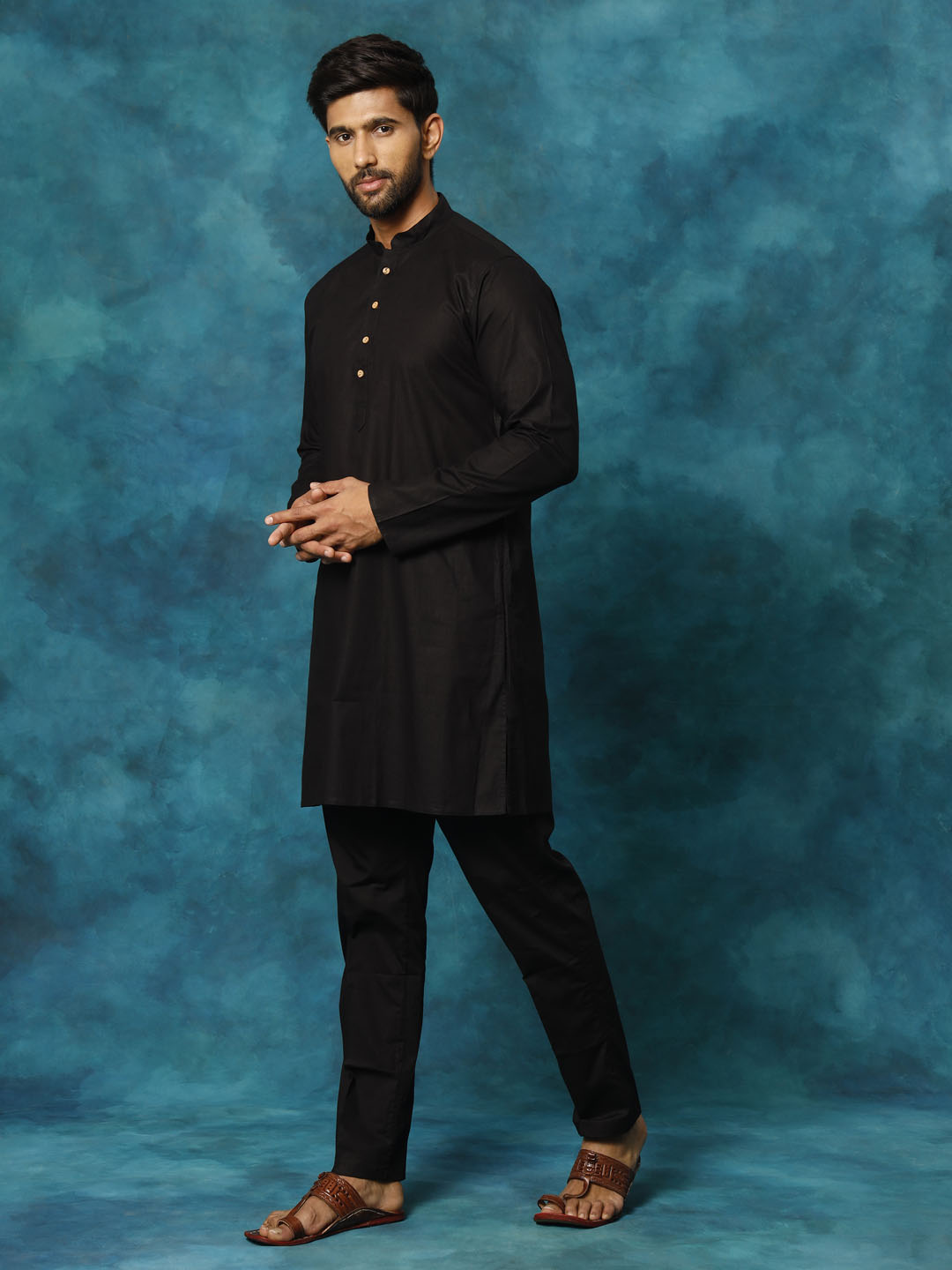 Sarvati Men's Black Cotton Blend Kurta Pyjama Set