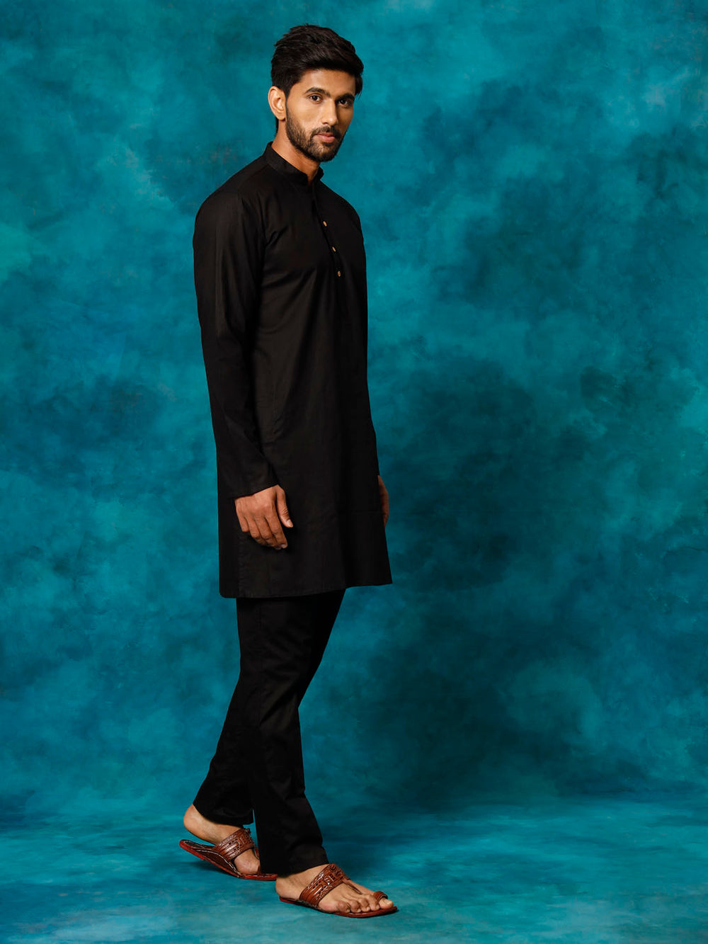 Sarvati Men's Black Cotton Blend Kurta Pyjama Set