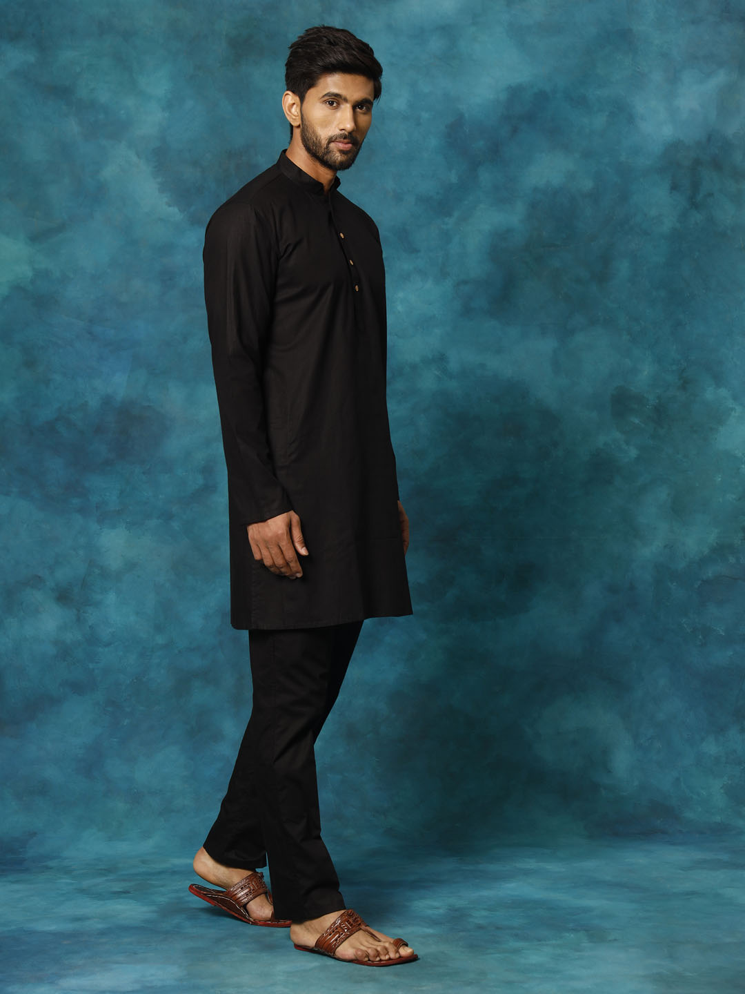 Sarvati Men's Black Cotton Blend Kurta Pyjama Set