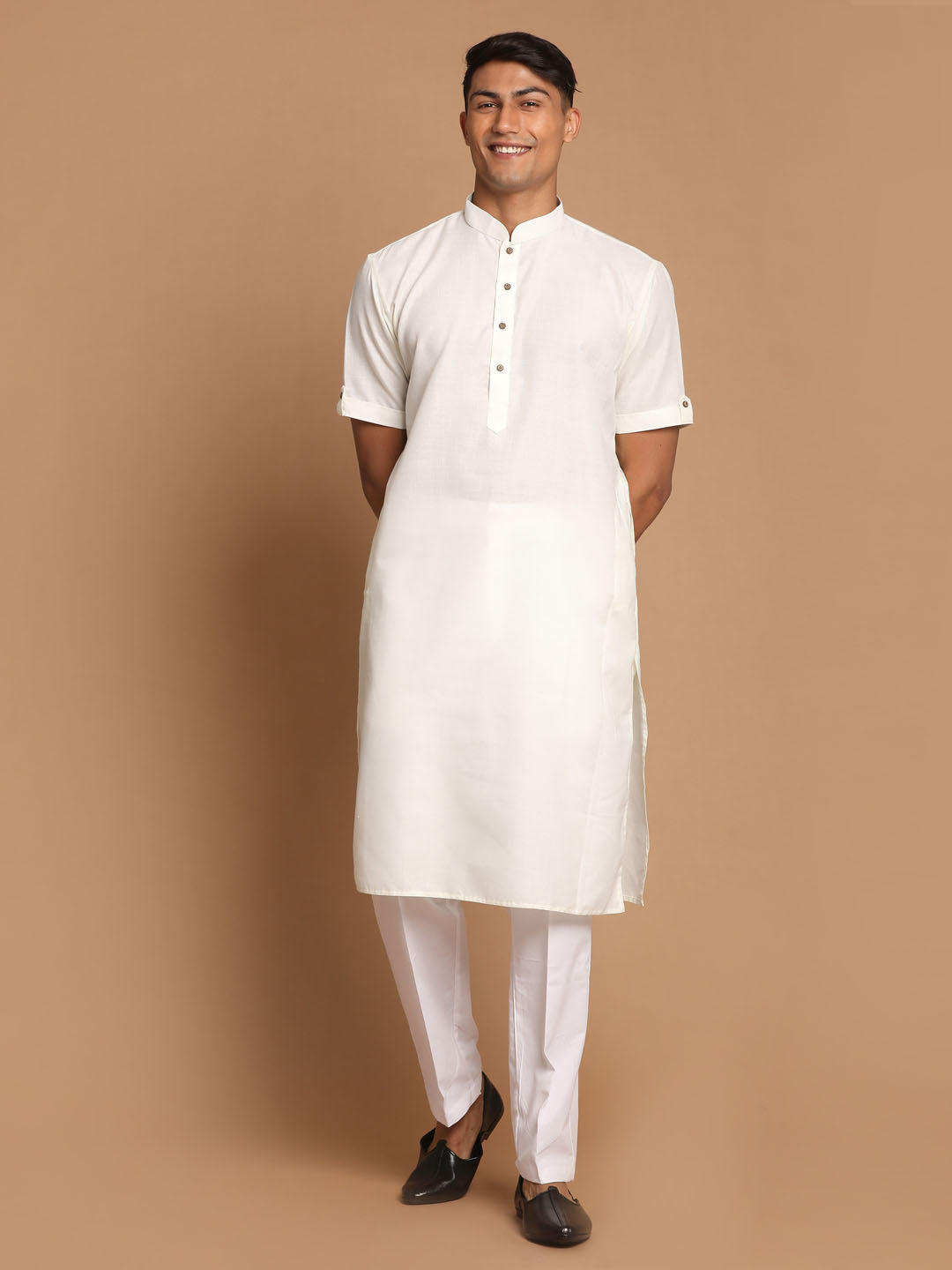 Sarvati Men's Cream Kurta With Pyjama Set.