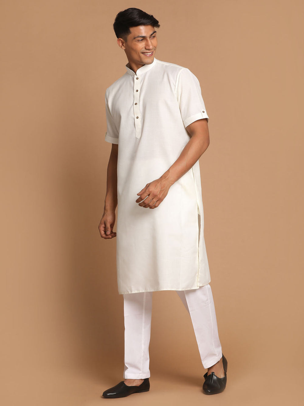 Sarvati Men's Cream Kurta With Pyjama Set.