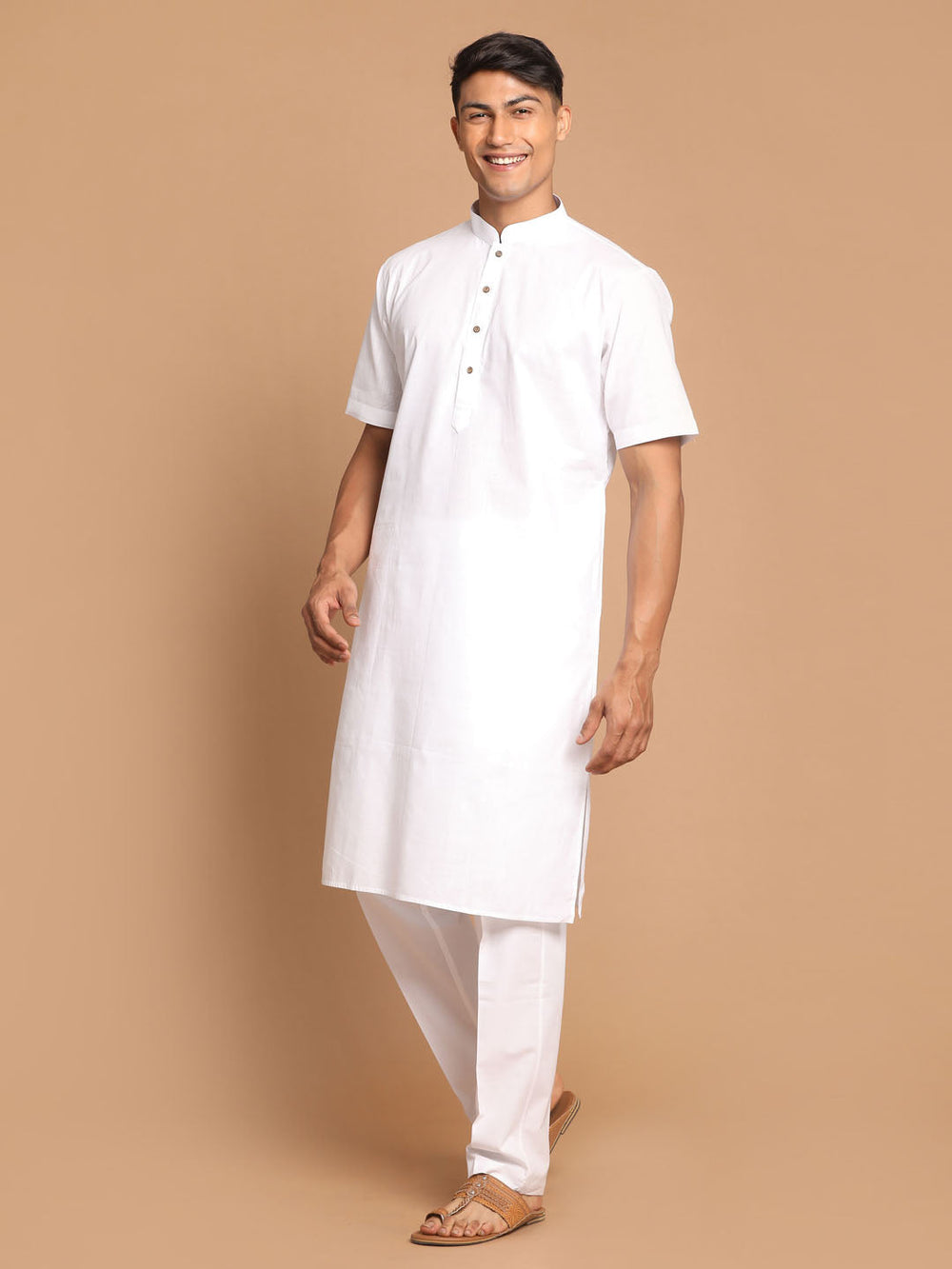 Sarvati Men's White Solid Kurta with Pyjamas