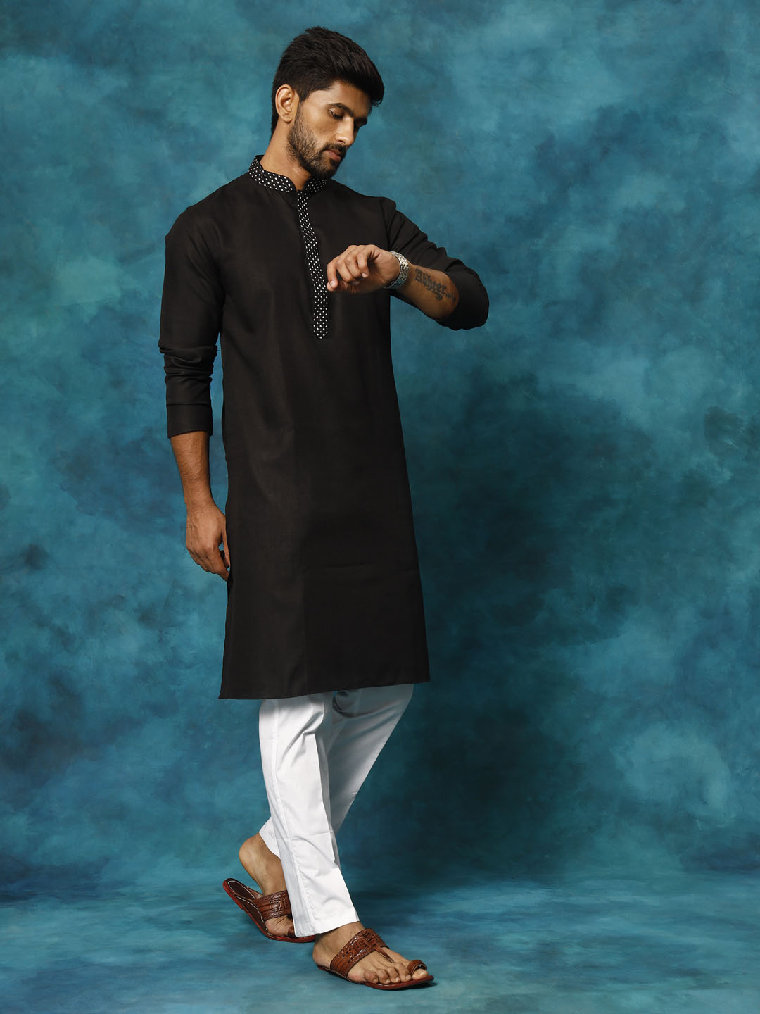 Sarvati Men's Black And White Cotton Blend Kurta Pyjama Set