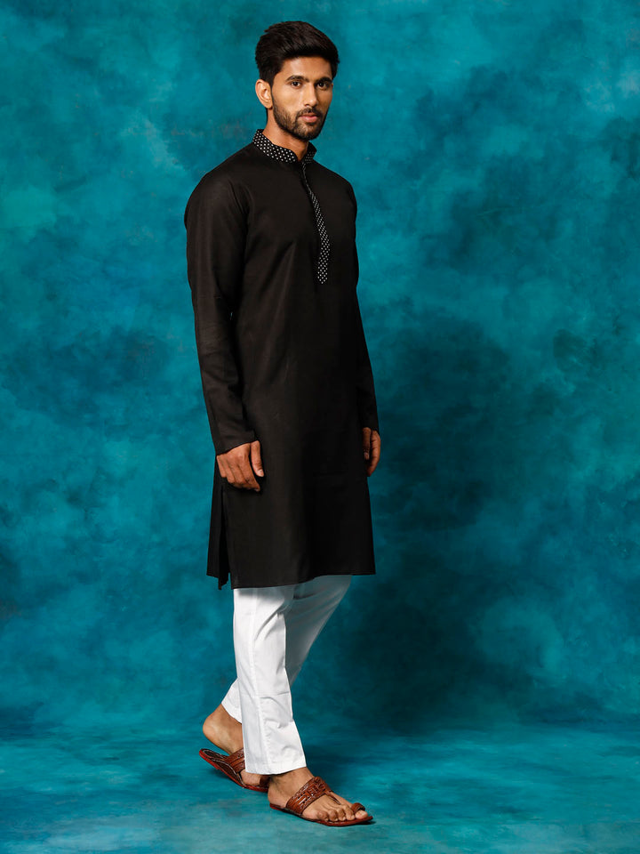 Sarvati Men's Black And White Cotton Blend Kurta Pyjama Set