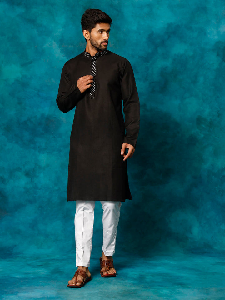 Sarvati Men's Black And White Cotton Blend Kurta Pyjama Set