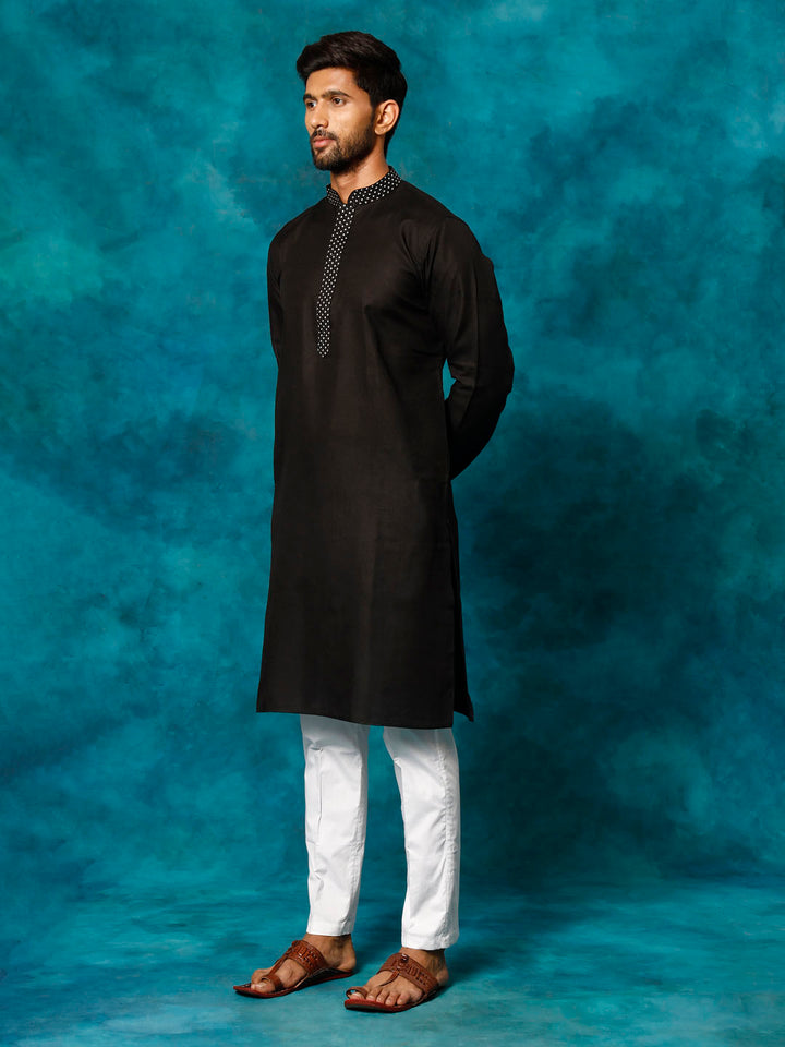 Sarvati Men's Black And White Cotton Blend Kurta Pyjama Set