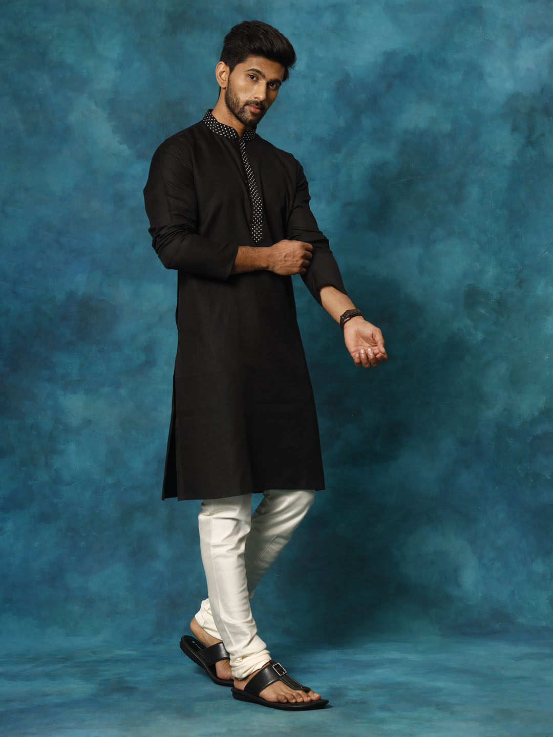 Sarvati Men's Black And Cream Cotton Blend Kurta Pyjama Set