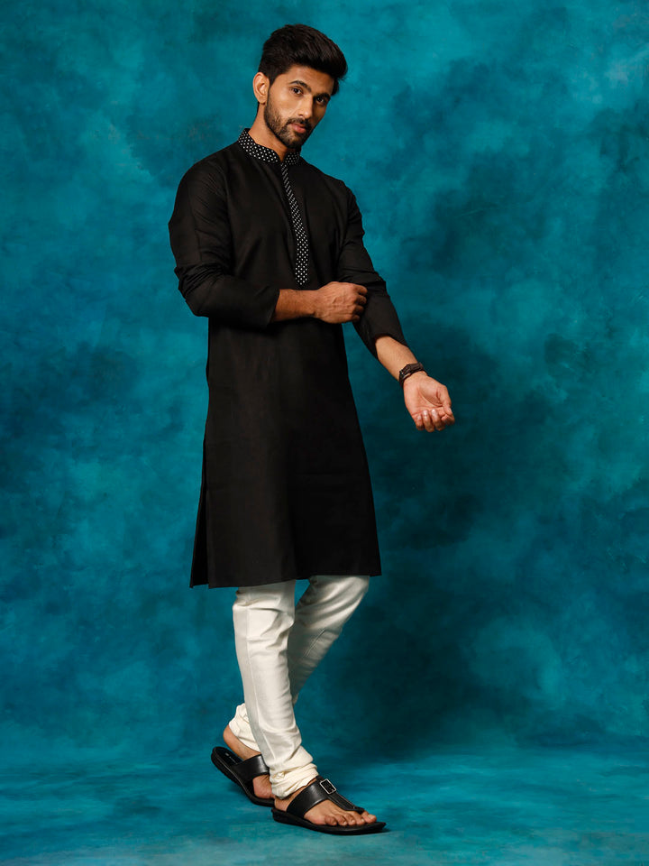 Sarvati Men's Black And Cream Cotton Blend Kurta Pyjama Set