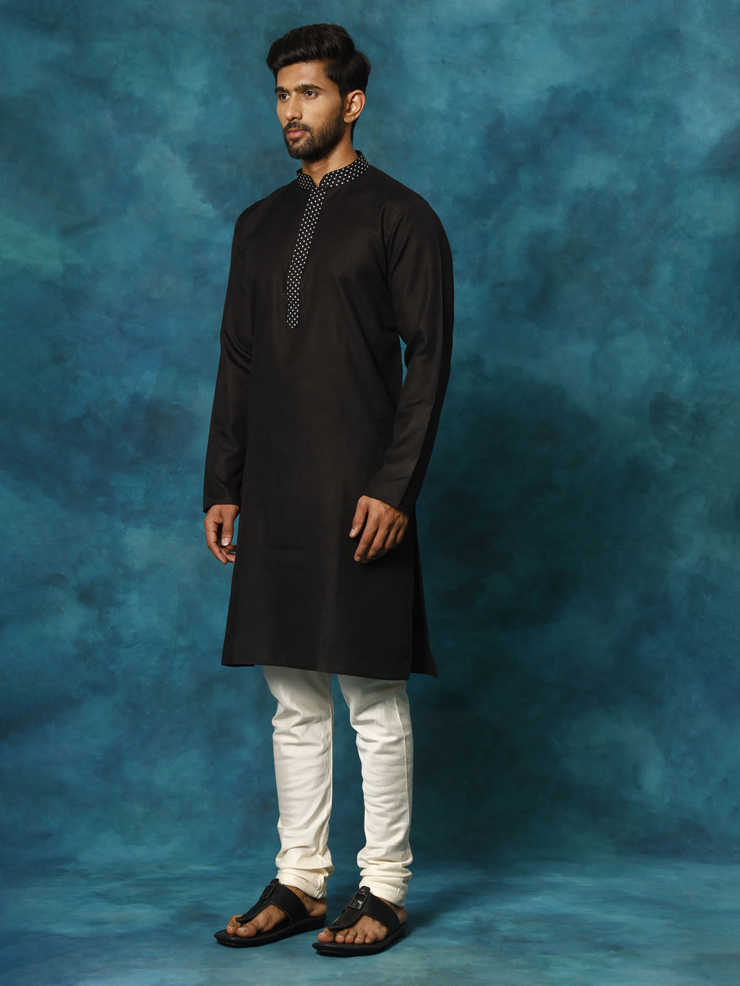 Sarvati Men's Black And Cream Cotton Blend Kurta Pyjama Set