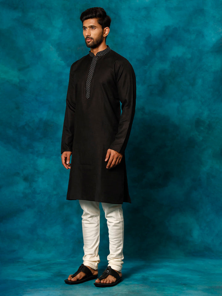 Sarvati Men's Black And Cream Cotton Blend Kurta Pyjama Set