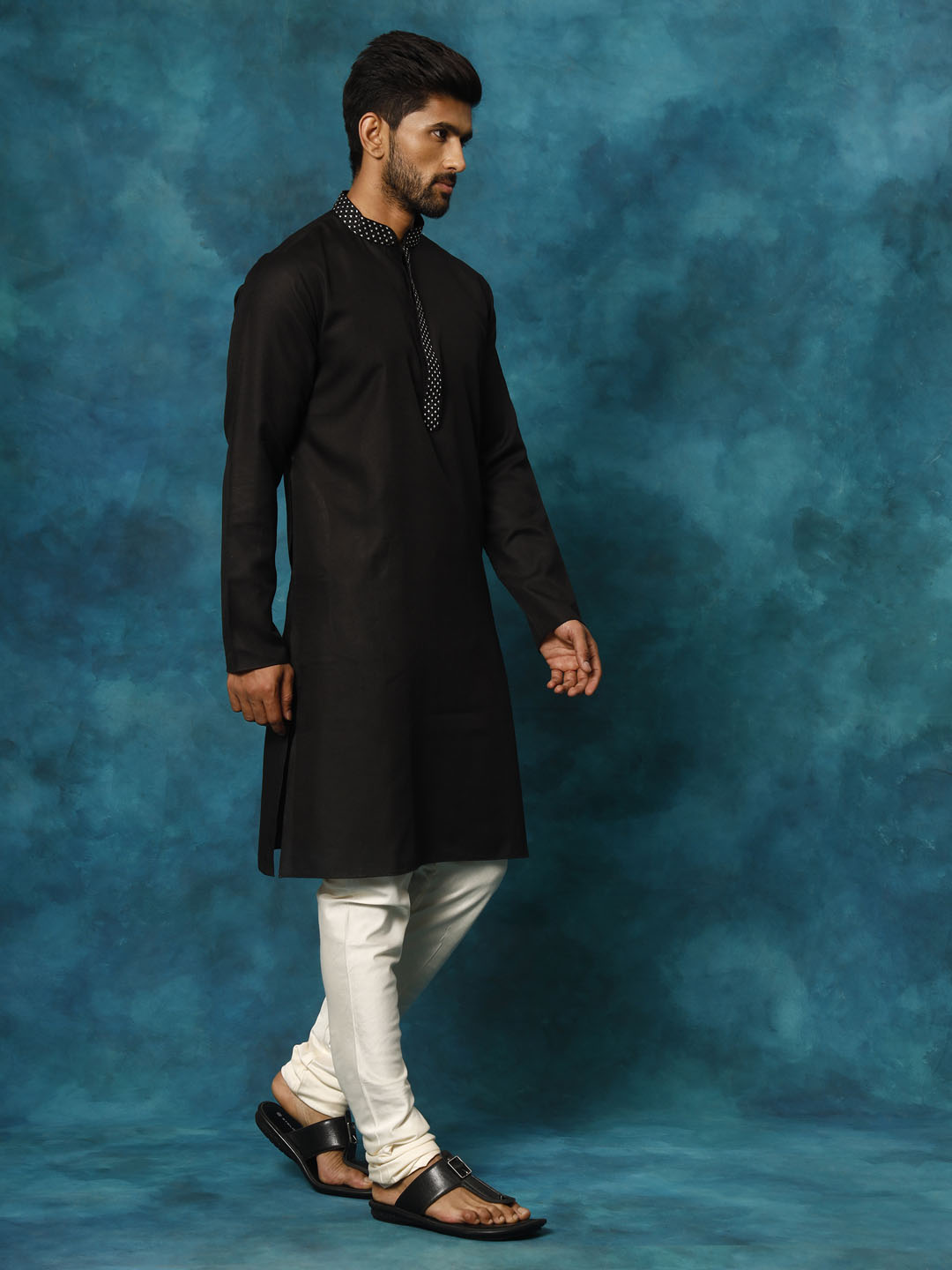 Sarvati Men's Black And Cream Cotton Blend Kurta Pyjama Set