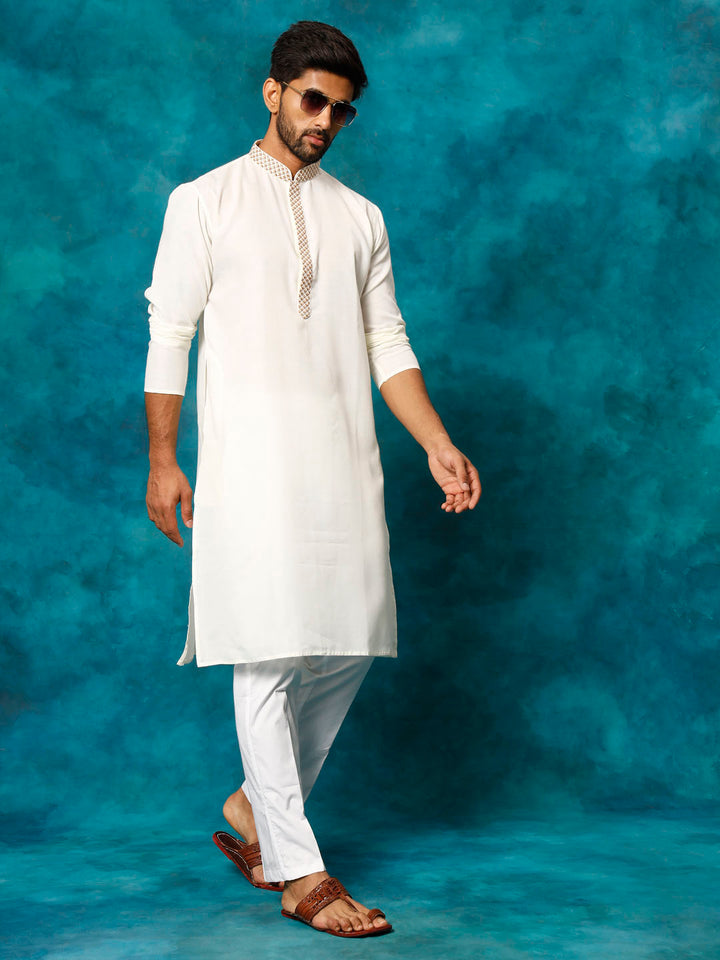 Sarvati Men's Cream And White Cotton Blend Kurta Pyjama Set