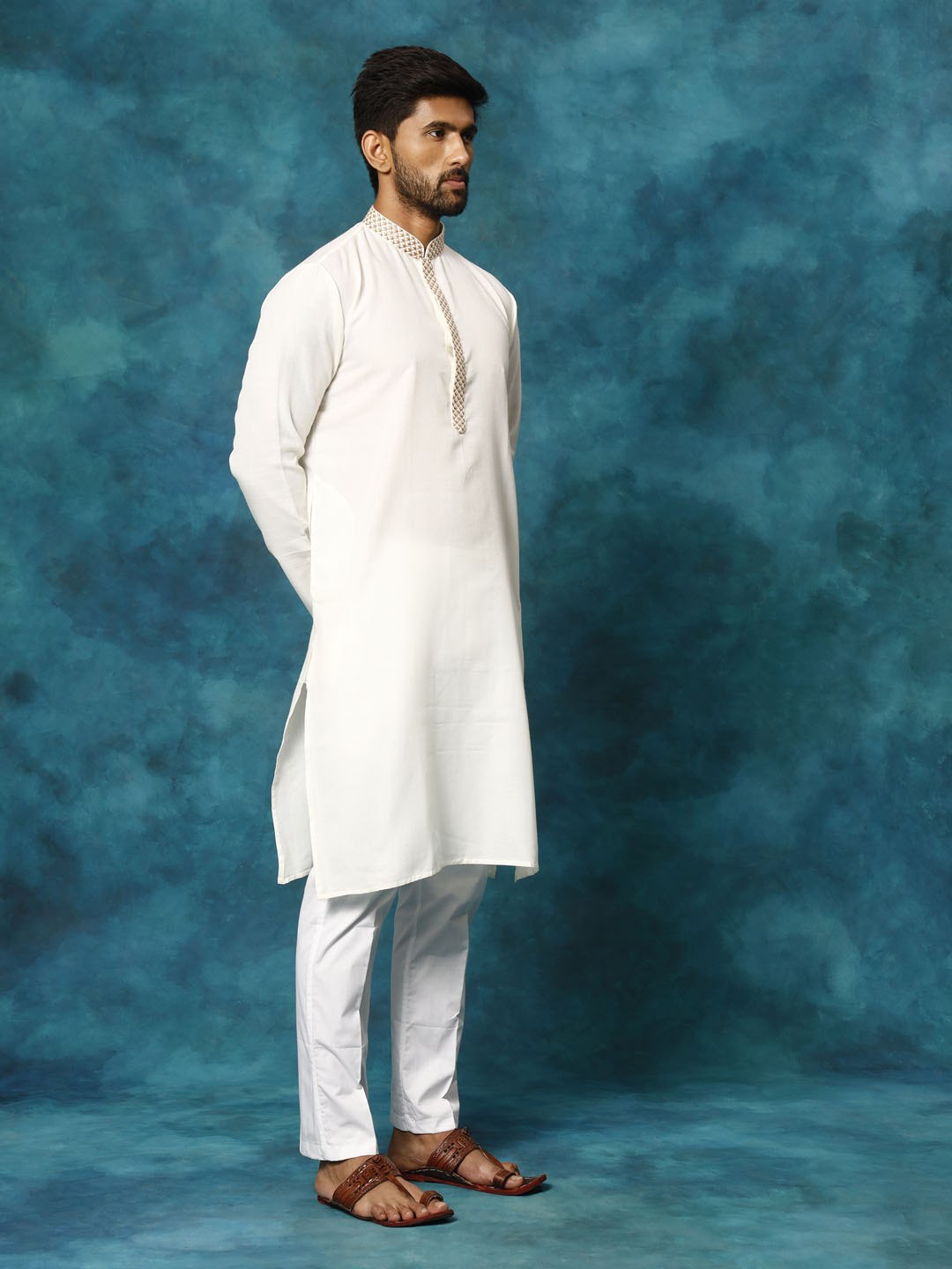 Sarvati Men's Cream And White Cotton Blend Kurta Pyjama Set