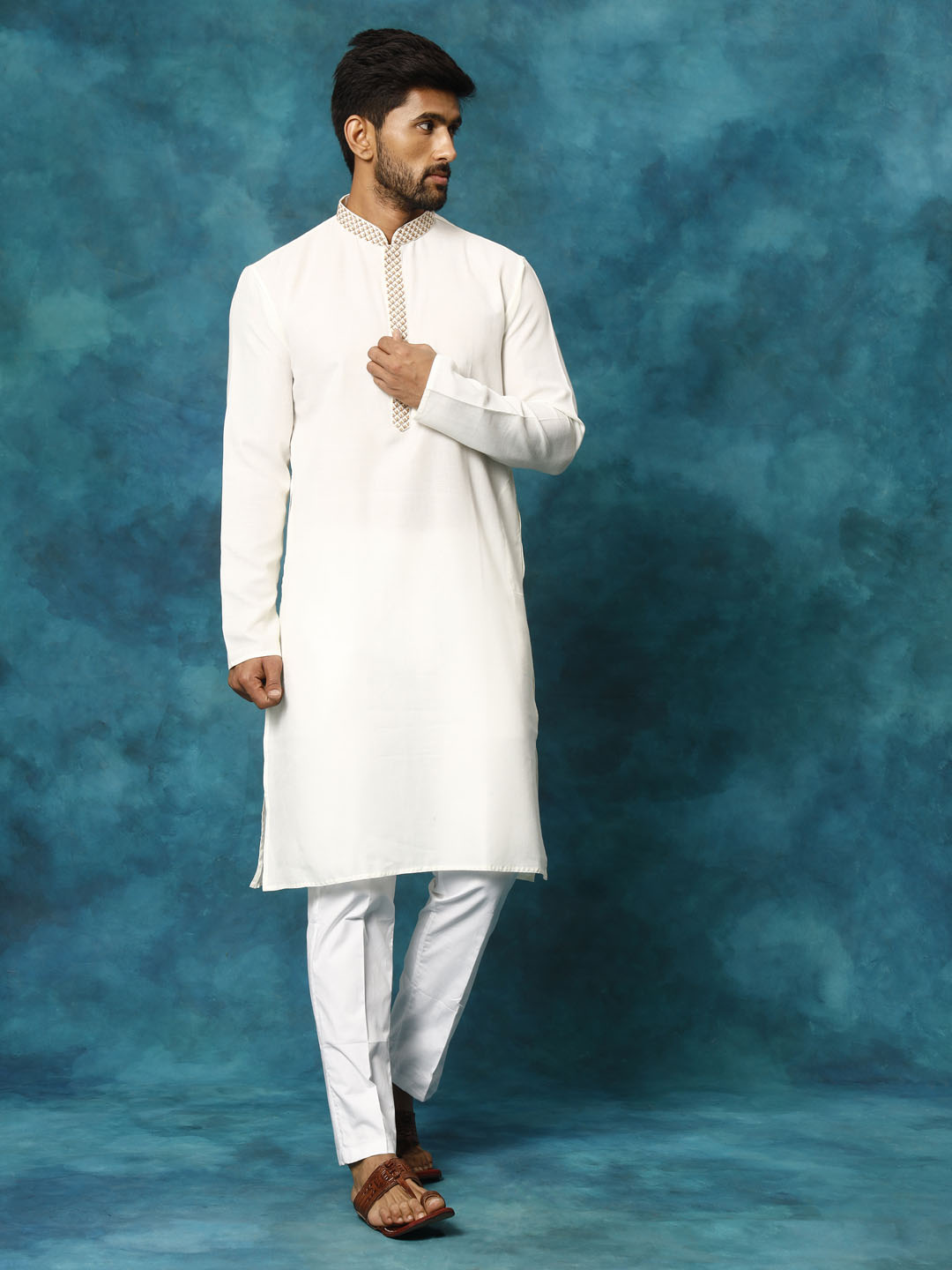 Sarvati Men's Cream And White Cotton Blend Kurta Pyjama Set