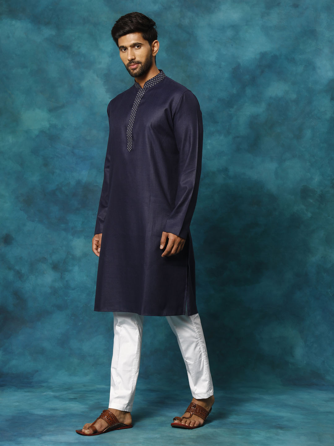 Sarvati Men's Navy Blue And White Cotton Blend Kurta Pyjama Set