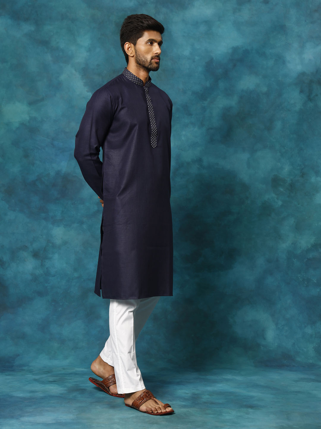 Sarvati Men's Navy Blue And White Cotton Blend Kurta Pyjama Set