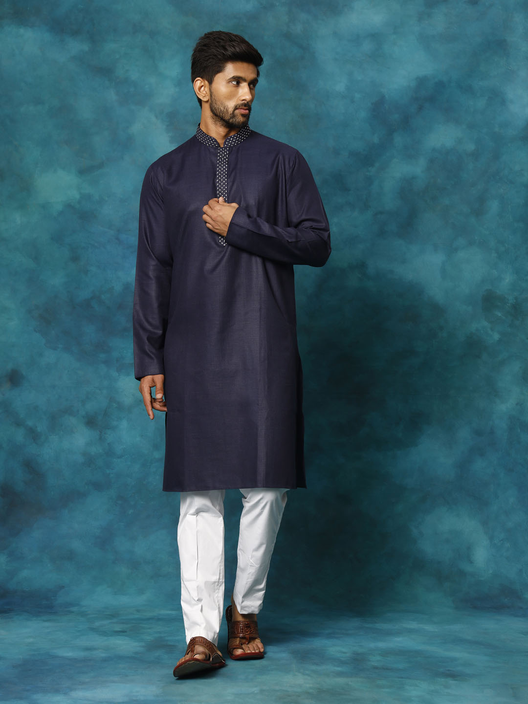 Sarvati Men's Navy Blue And White Cotton Blend Kurta Pyjama Set