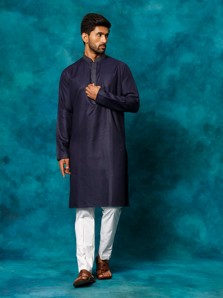 Sarvati Men's Navy Blue And White Cotton Blend Kurta Pyjama Set