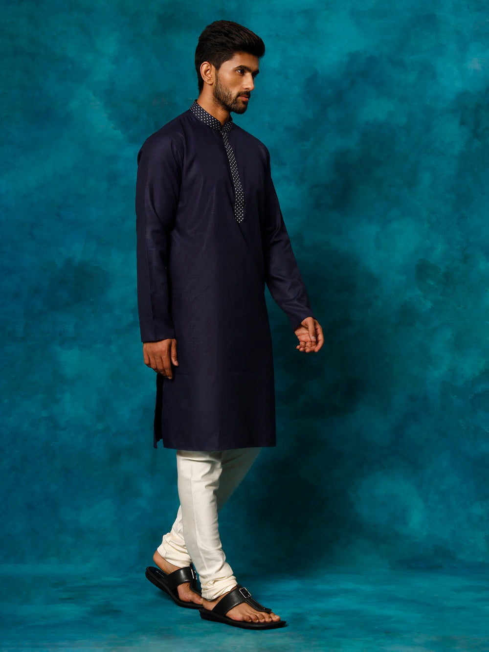 Sarvati Men's Navy Blue And Cream Cotton Blend Kurta Pyjama Set