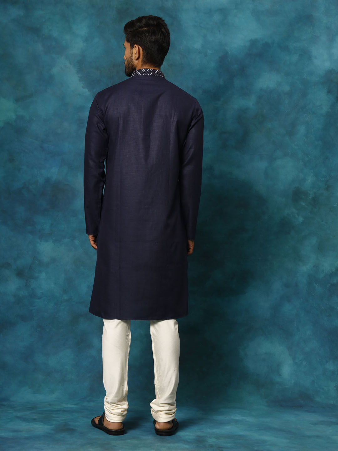 Sarvati Men's Navy Blue And Cream Cotton Blend Kurta Pyjama Set