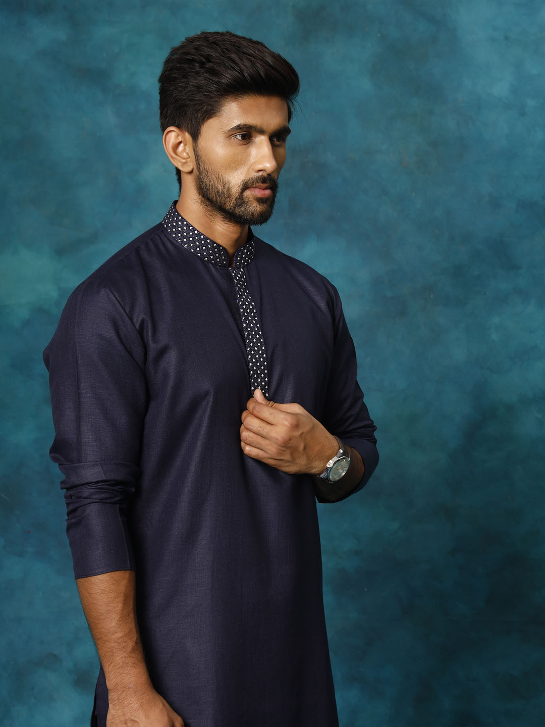 Sarvati Men's Navy Blue And Cream Cotton Blend Kurta Pyjama Set