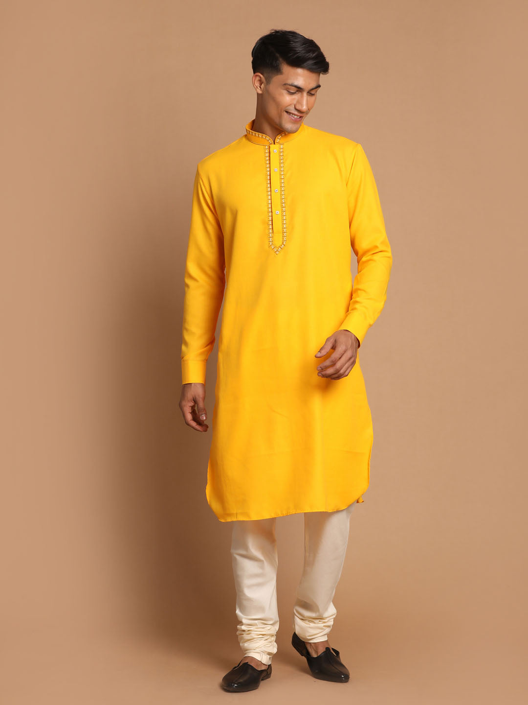 Sarvati Men's Yellow And Cream Cotton Blend Kurta With Pyjama Set