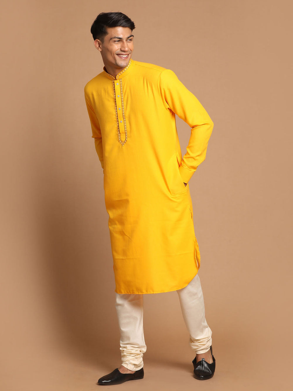 Sarvati Men's Yellow And Cream Cotton Blend Kurta With Pyjama Set