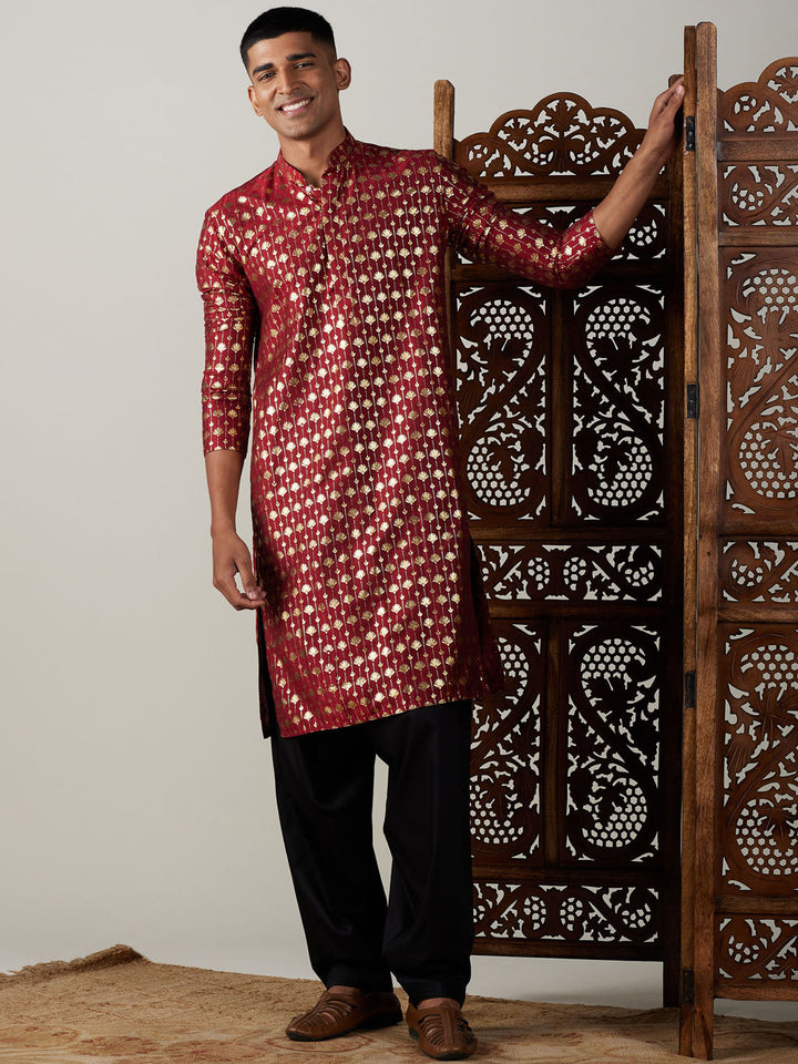 Sarvati Men's Maroon Foil Printed Kurta With Black Patiala Set