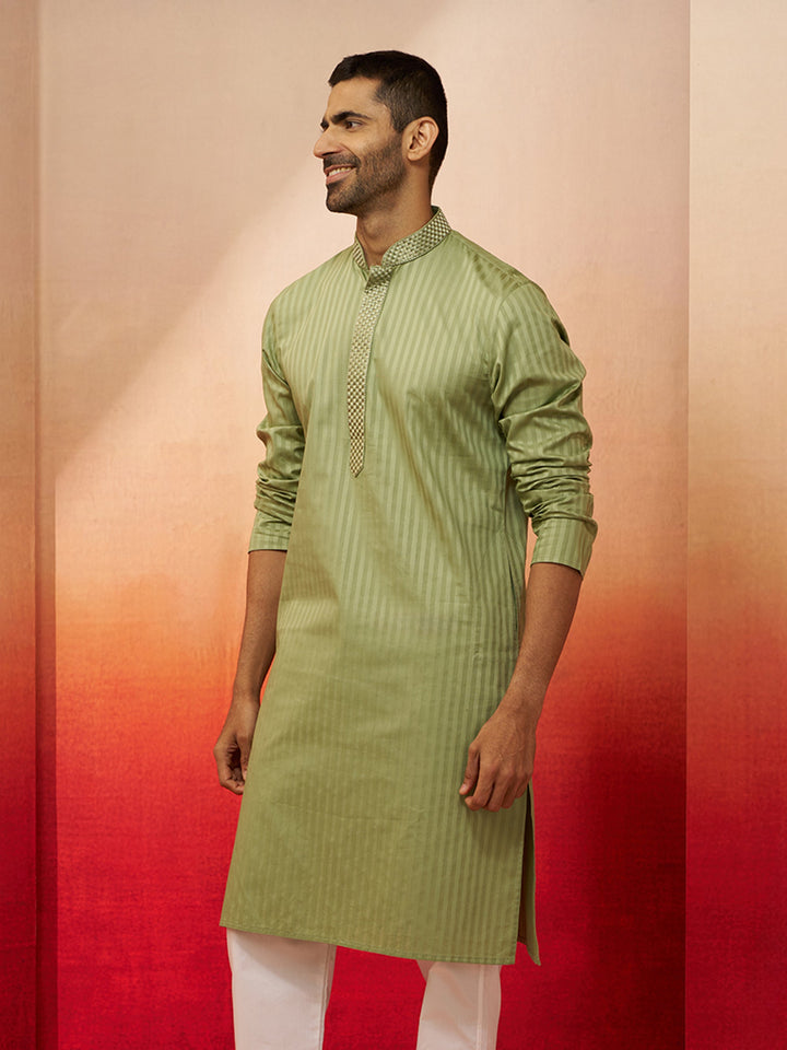 Men Mint Green Cotton Monalisa Embroidered Kurta