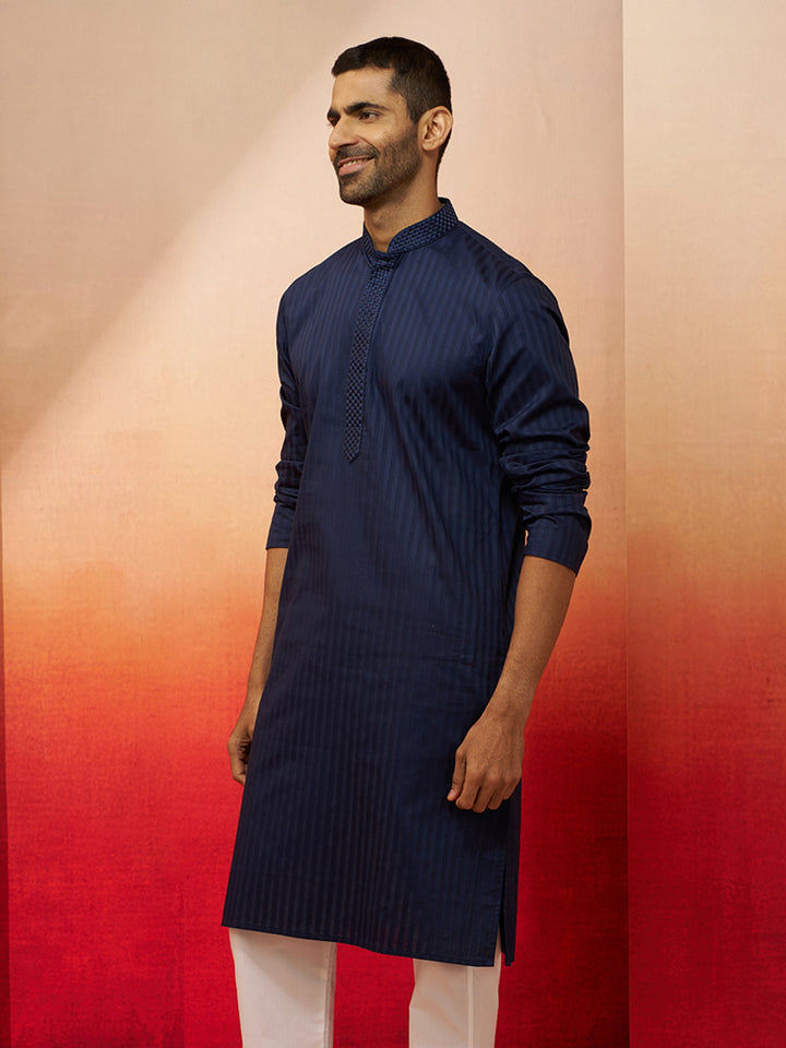 Men Navy Blue Cotton Monalisa Embroidered Kurta
