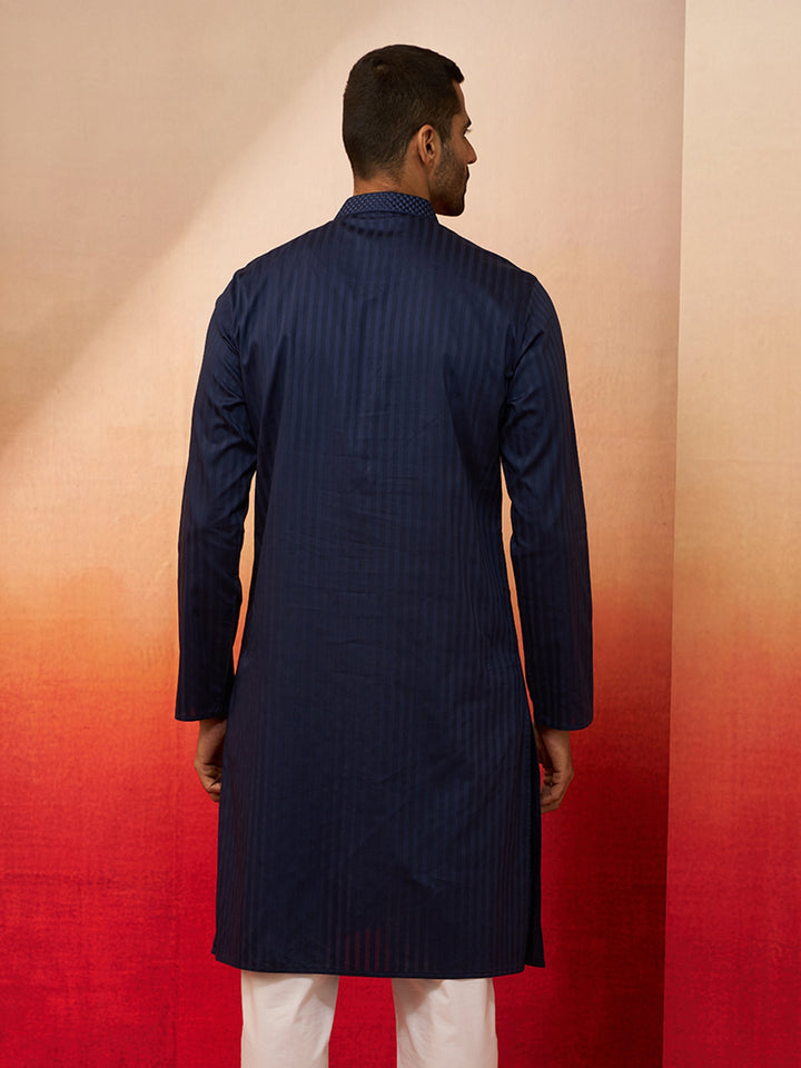 Men Navy Blue Cotton Monalisa Embroidered Kurta