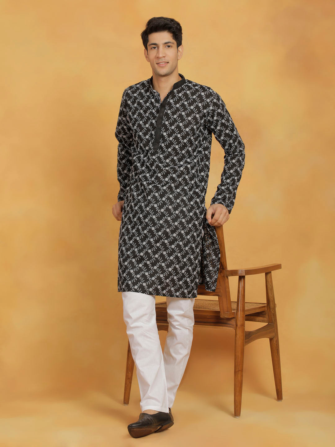 Sarvati Men's Black And White Cotton Kurta And Pyjama Set