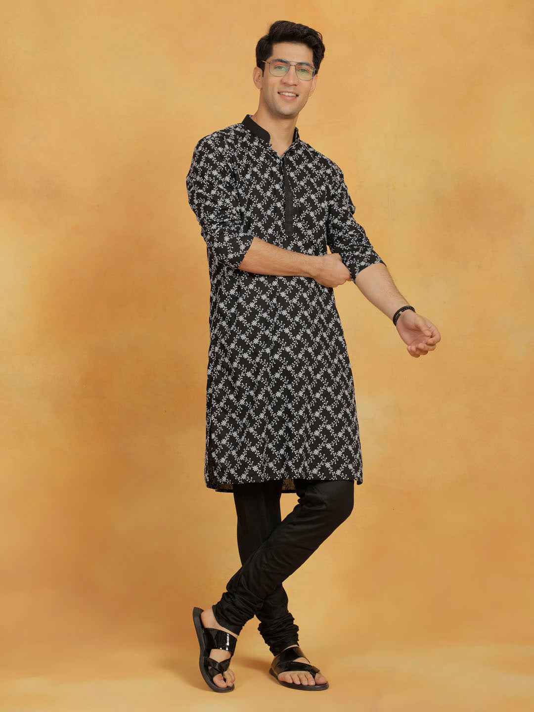 Sarvati Men's Black Cotton Kurta And Pyjama Set