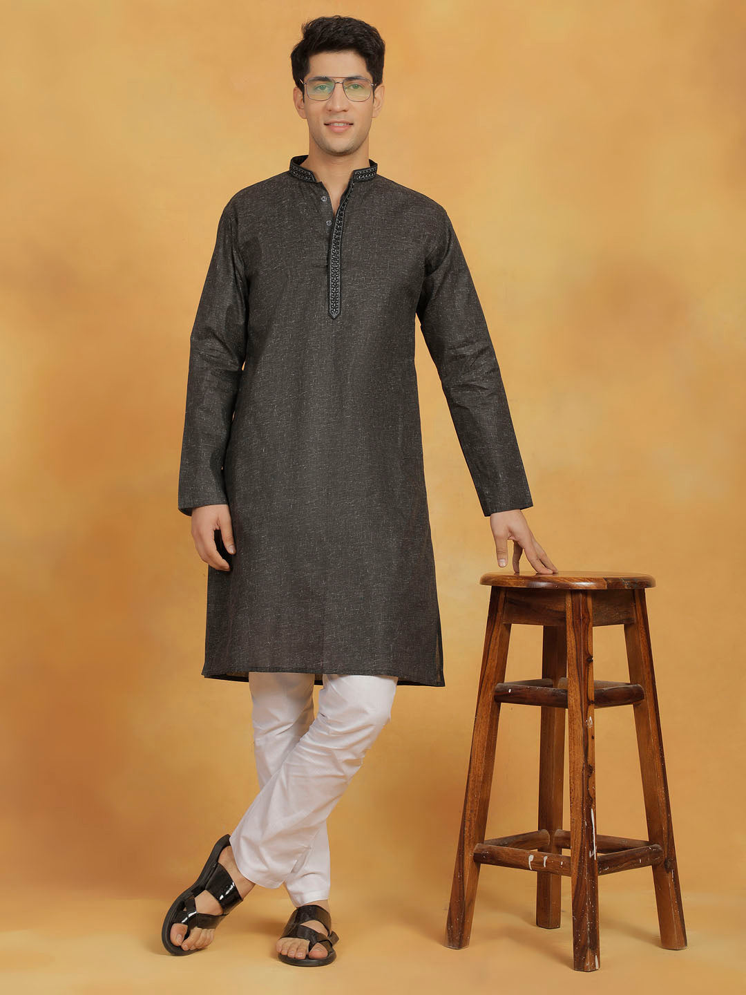 Sarvati Men's Black And white Cotton Kurta Pyjama Set