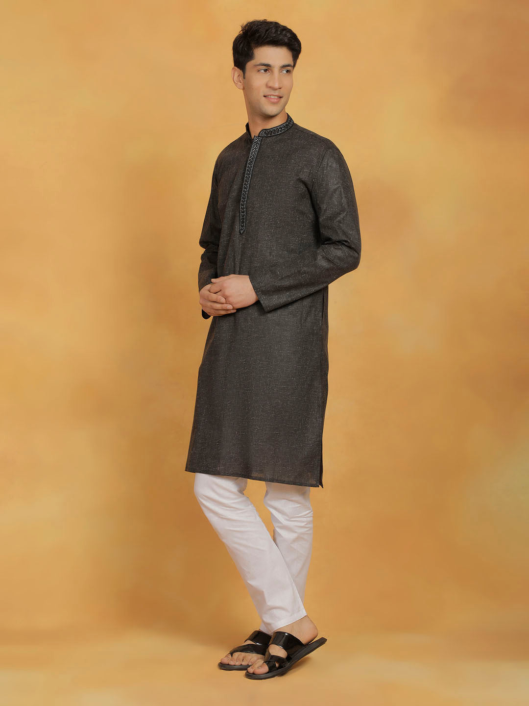 Sarvati Men's Black And white Cotton Kurta Pyjama Set