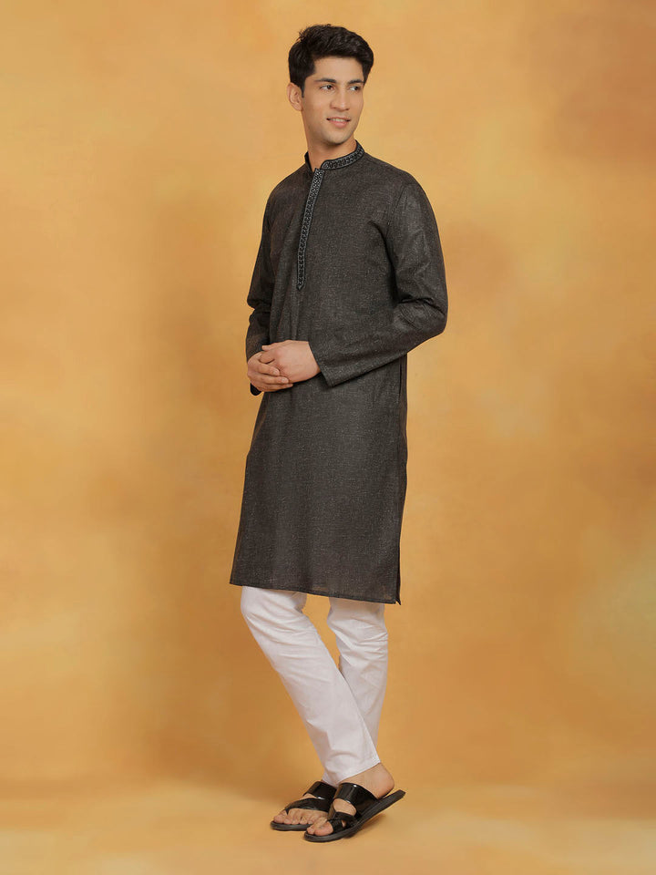 Sarvati Men's Black And white Cotton Kurta Pyjama Set