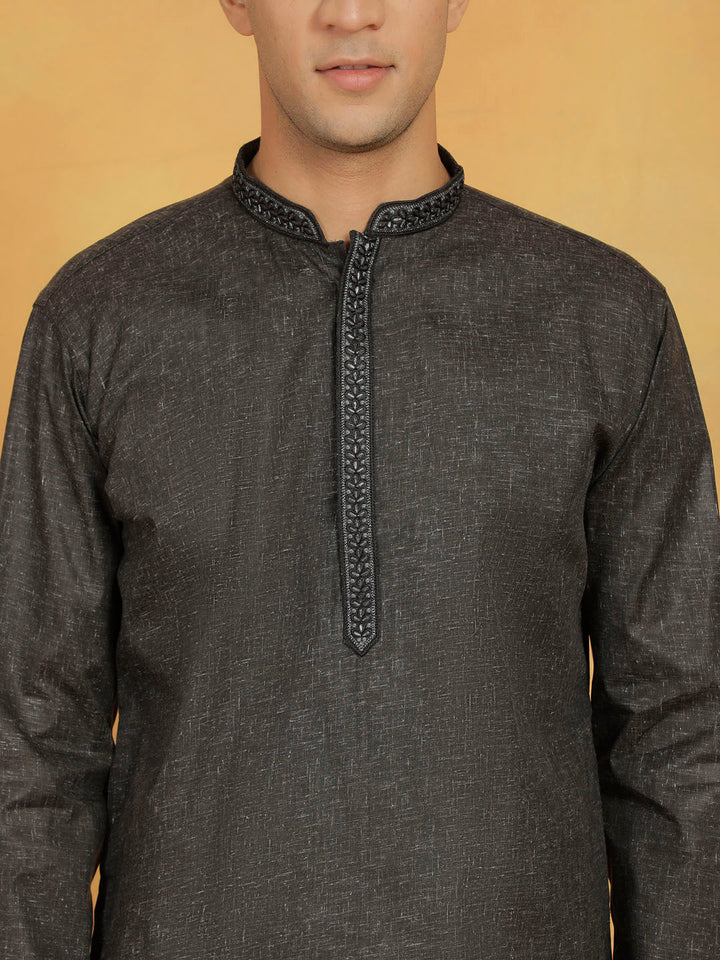 Sarvati Men's Black And white Cotton Kurta Pyjama Set