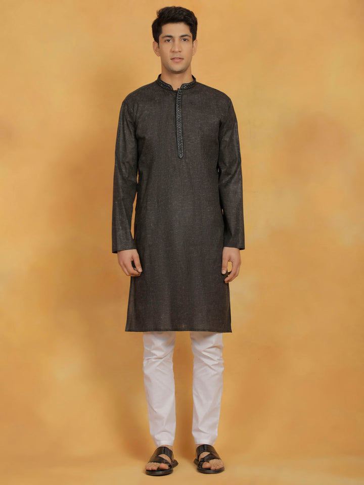 Sarvati Men's Black And white Cotton Kurta Pyjama Set