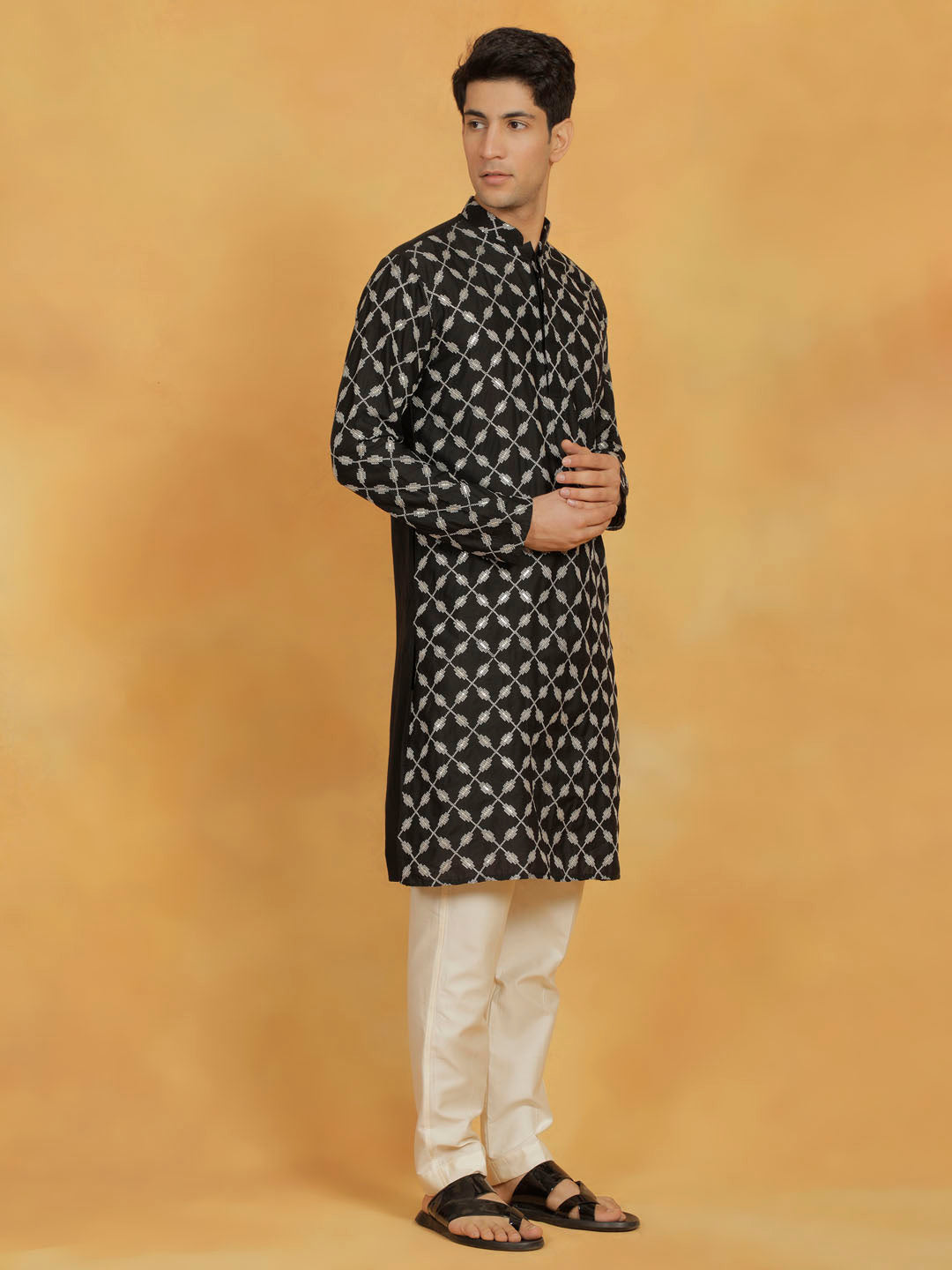 Sarvati Men's Black And Cream Cotton Blend Kurta And Pyjama Set