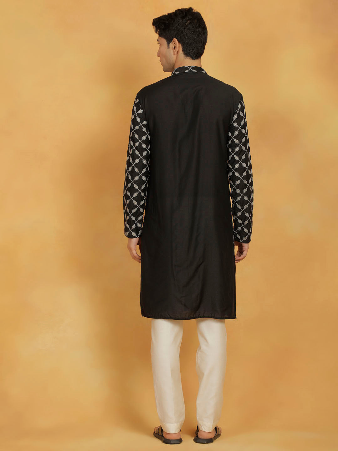 Sarvati Men's Black And Cream Cotton Blend Kurta And Pyjama Set