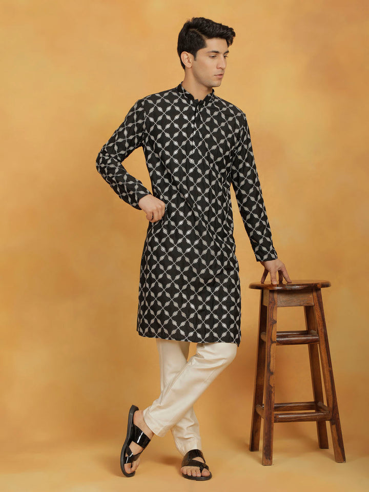 Sarvati Men's Black And Cream Cotton Blend Kurta And Pyjama Set